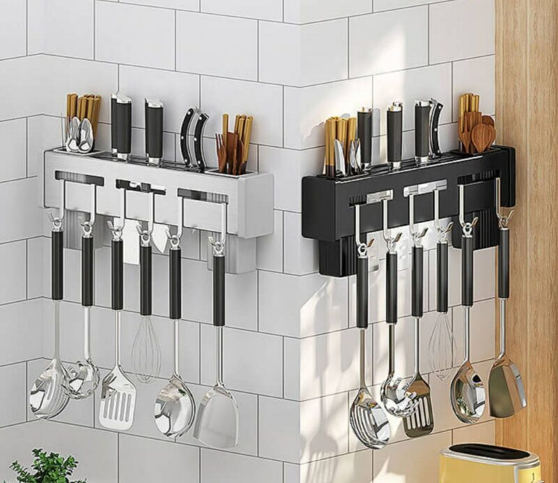 Sắp xếp dao kéo khi dọn dẹp phòng bếp